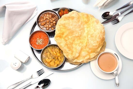 Halwa Puri, Cholay & Aaloo Tarkari